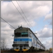 Os 4067 vedený el.jednotkou řady 460 právě minul 86-tý kilometr od Brna a s oblohou si ladí 17.října 2008.