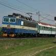 Závod vlaku R 736 s traktorem byl zdokumentován 30.4.2009 u Bochoře.